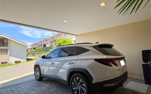 🏡 Casa Esquinera de 3 Niveles con Amplio Jardín – Condominio La Estefana, Montes de Oca cod.137360