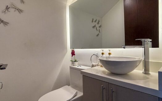 🏡 Casa Esquinera de 3 Niveles con Amplio Jardín – Condominio La Estefana, Montes de Oca cod.137360