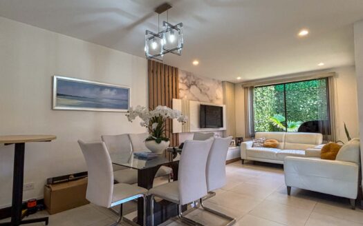 🏡 Casa Esquinera de 3 Niveles con Amplio Jardín – Condominio La Estefana, Montes de Oca cod.137360