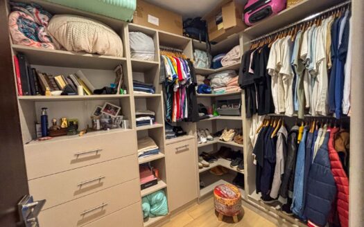 🏡 Casa Esquinera de 3 Niveles con Amplio Jardín – Condominio La Estefana, Montes de Oca cod.137360