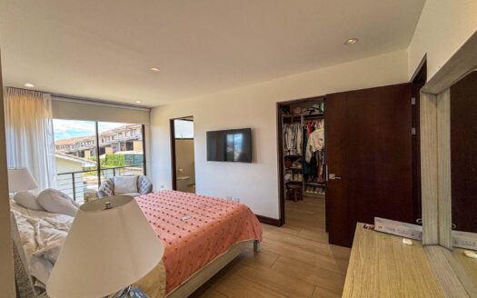 🏡 Casa Esquinera de 3 Niveles con Amplio Jardín – Condominio La Estefana, Montes de Oca cod.137360