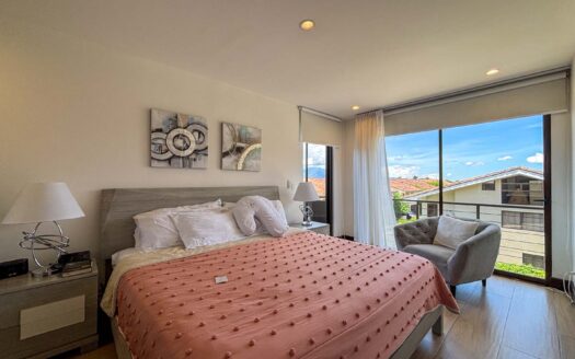 🏡 Casa Esquinera de 3 Niveles con Amplio Jardín – Condominio La Estefana, Montes de Oca cod.137360