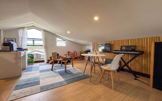 🏡 Casa Esquinera de 3 Niveles con Amplio Jardín – Condominio La Estefana, Montes de Oca cod.137360