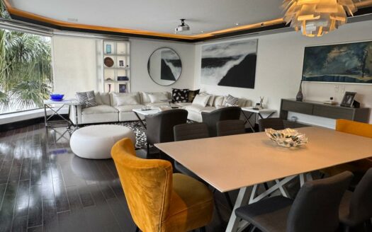 Disfrute la exclusividad y comodidad en este precioso apartamento ubicado en Escazú, amplio cerca del Country Club Cód 137570