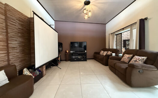 Casa de una Planta, con Hermosos Acabados,  en Residencial Seguro, en Llorente de Tibás COD 136508