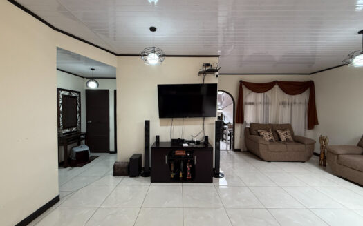 Casa de una Planta, con Hermosos Acabados,  en Residencial Seguro, en Llorente de Tibás COD 136508