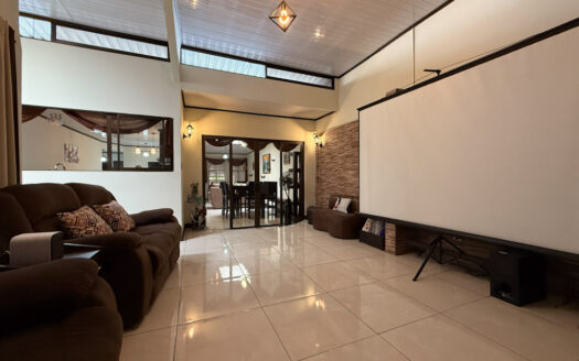 Casa de una Planta, con Hermosos Acabados,  en Residencial Seguro, en Llorente de Tibás COD 136508