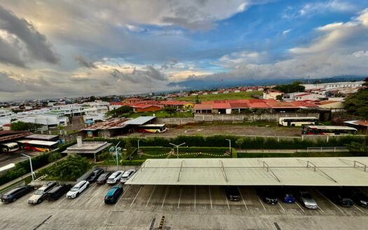 Apartamento en Venta en San Pablo de Heredia, 8vo Piso con Vista Panorámica. Código 137234