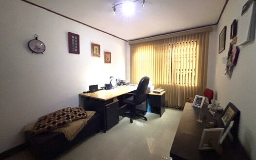 Casa en Venta en Santo Domingo, Condominio con Terraza y 5 Habitaciones, una de ellas en Planta Baja. Código 137539