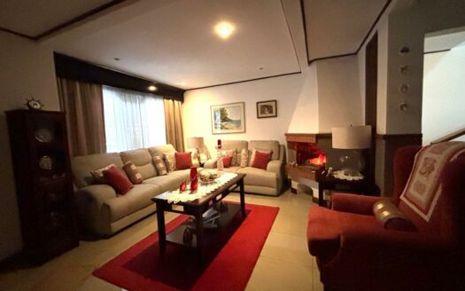 Casa en Venta en Santo Domingo, Condominio con Terraza y 5 Habitaciones, una de ellas en Planta Baja. Código 137539