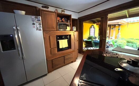 Casa en Venta en Santo Domingo, Condominio con Terraza y 5 Habitaciones, una de ellas en Planta Baja. Código 137539