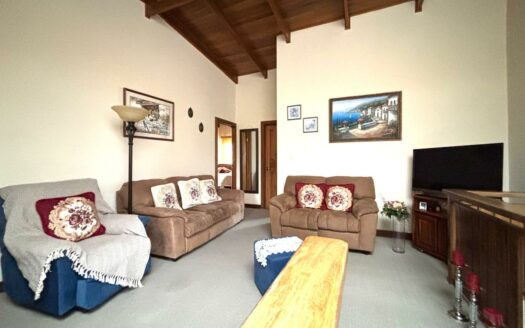 Casa en Venta en Santo Domingo, Condominio con Terraza y 5 Habitaciones, una de ellas en Planta Baja. Código 137539