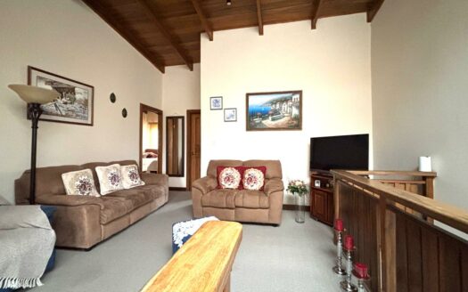 Casa en Venta en Santo Domingo, Condominio con Terraza y 5 Habitaciones, una de ellas en Planta Baja. Código 137539