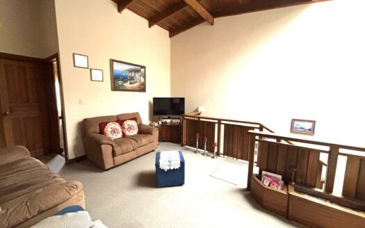 Casa en Venta en Santo Domingo, Condominio con Terraza y 5 Habitaciones, una de ellas en Planta Baja. Código 137539