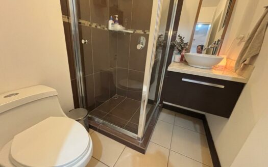 Apartamento en Venta en Planta Baja  en San Pablo de Heredia con Jardín Privado. Código 137727