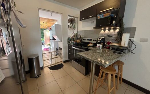 Apartamento en Venta en Planta Baja  en San Pablo de Heredia con Jardín Privado. Código 137727