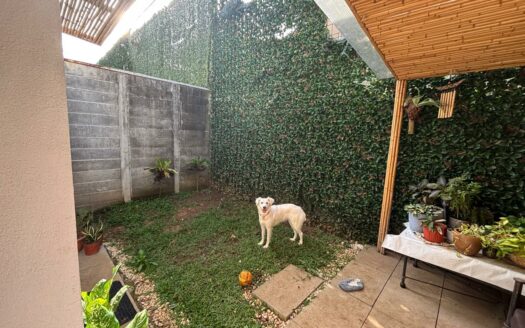 Apartamento en Venta en Planta Baja  en San Pablo de Heredia con Jardín Privado. Código 137727