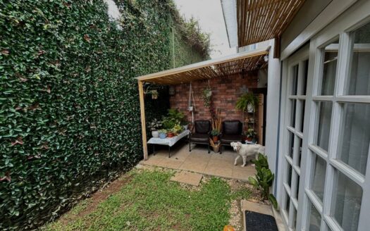 Apartamento en Venta en Planta Baja  en San Pablo de Heredia con Jardín Privado. Código 137727