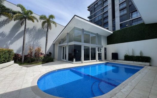 Guayabos de Curridabat: Casa en Condominio Prados del Este con 3 Habitaciones con 262 Metros de Construcción. #138987