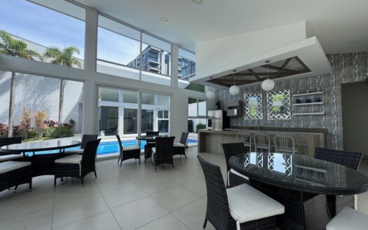 Guayabos de Curridabat: Casa en Condominio Prados del Este con 3 Habitaciones con 262 Metros de Construcción. #138987