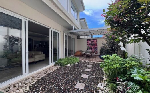 Guayabos de Curridabat: Casa en Condominio Prados del Este con 3 Habitaciones con 262 Metros de Construcción. #138987