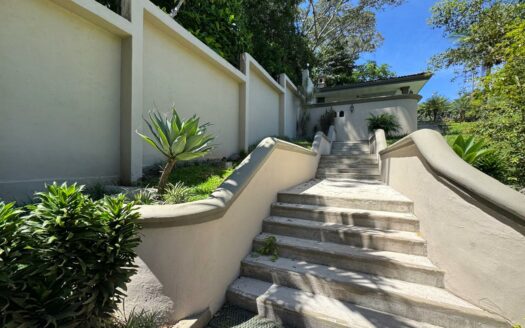 El Apartamento que busca lo tenemos Aquí en Escazú!!! Amplio, cerca de Centros Comerciales a un precio de Oportunidad. Cód 138465