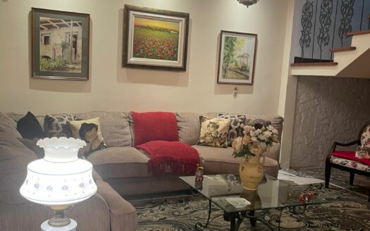 Preciosa y amplia Casa con apartamento independiente en Escazú a solo 800 m de Multiplaza Cód 138556