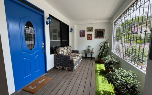 Preciosa y amplia Casa con apartamento independiente en Escazú a solo 800 m de Multiplaza Cód 138556