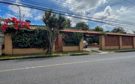 Casa en Venta en Montes de Oca, San Pedro – Amplio Terreno y Excelente Ubicación cod.139532