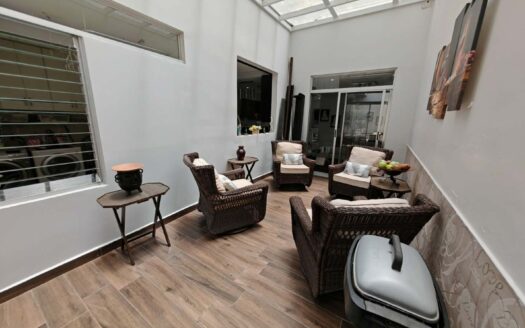 Casa en venta en Sabanilla, con ascensor y amplios espacios en condominio cod.139590