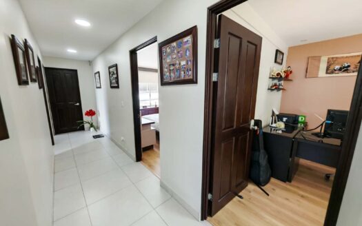 Casa en venta en Sabanilla, con ascensor y amplios espacios en condominio cod.139590