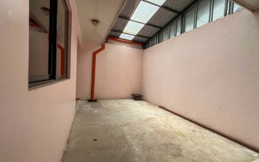 Casa en venta en Lomas de San Antonio, Desamparados, 2 habitaciones – Remate bancario con seguridad 24/7 COD#138386