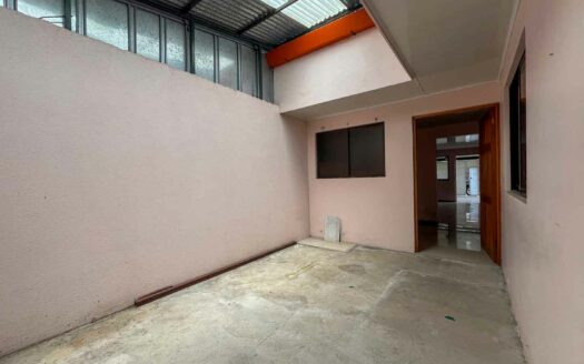 Casa en venta en Lomas de San Antonio, Desamparados, 2 habitaciones – Remate bancario con seguridad 24/7 COD#138386