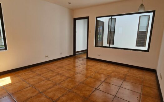 ¡REMATE BANCARIO, PRECIO DE OPORTUNIDAD! Casa en Venta en Condominio en Alajuela Centro, Amplia de 1 Planta y 5 Habitaciones. COD. 139647
