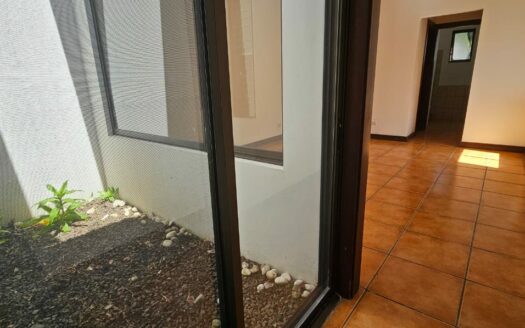 ¡REMATE BANCARIO, PRECIO DE OPORTUNIDAD! Casa en Venta en Condominio en Alajuela Centro, Amplia de 1 Planta y 5 Habitaciones. COD. 139647