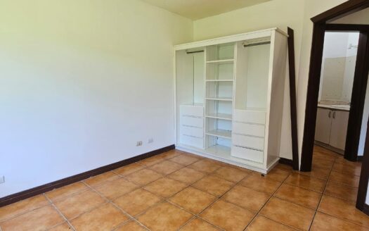 ¡REMATE BANCARIO, PRECIO DE OPORTUNIDAD! Casa en Venta en Condominio en Alajuela Centro, Amplia de 1 Planta y 5 Habitaciones. COD. 139647