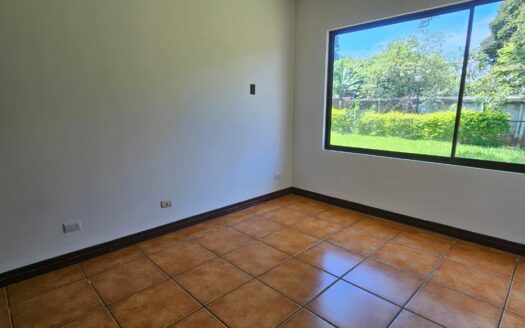 ¡REMATE BANCARIO, PRECIO DE OPORTUNIDAD! Casa en Venta en Condominio en Alajuela Centro, Amplia de 1 Planta y 5 Habitaciones. COD. 139647
