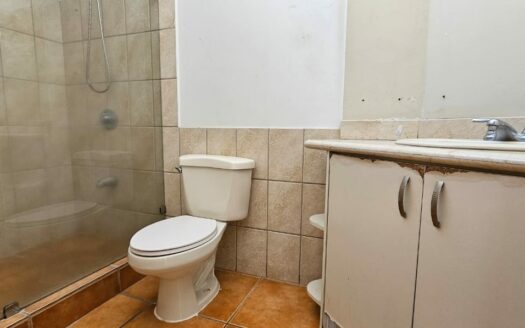 ¡REMATE BANCARIO, PRECIO DE OPORTUNIDAD! Casa en Venta en Condominio en Alajuela Centro, Amplia de 1 Planta y 5 Habitaciones. COD. 139647