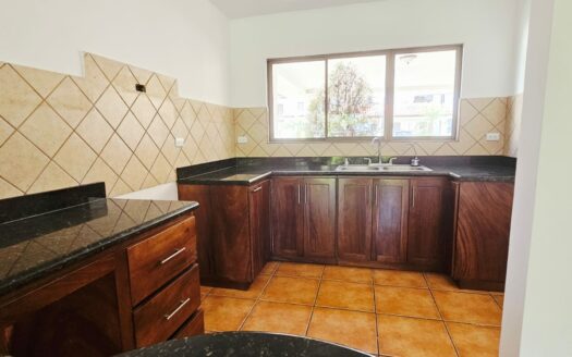 ¡REMATE BANCARIO, PRECIO DE OPORTUNIDAD! Casa en Venta en Condominio en Alajuela Centro, Amplia de 1 Planta y 5 Habitaciones. COD. 139647