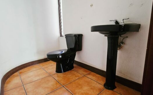 ¡REMATE BANCARIO, PRECIO DE OPORTUNIDAD! Casa en Venta en Condominio en Alajuela Centro, Amplia de 1 Planta y 5 Habitaciones. COD. 139647