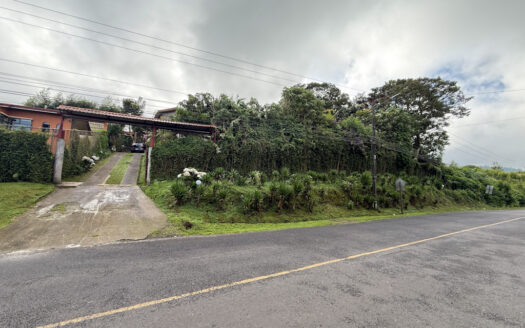 Hermosa Casa de 2 Niveles Rodeada de Bosque y Vegetación en Las Nubes de Coronado COD 138145