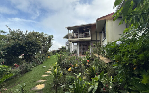 Hermosa Casa de 2 Niveles Rodeada de Bosque y Vegetación en Las Nubes de Coronado COD 138145