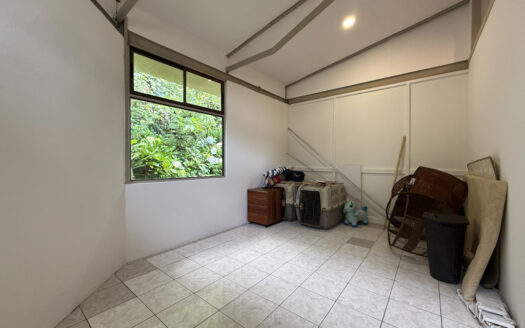 Hermosa Casa de 2 Niveles Rodeada de Bosque y Vegetación en Las Nubes de Coronado COD 138145