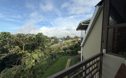 Hermosa Casa de 2 Niveles Rodeada de Bosque y Vegetación en Las Nubes de Coronado COD 138145