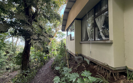 Hermosa Casa de 2 Niveles Rodeada de Bosque y Vegetación en Las Nubes de Coronado COD 138145