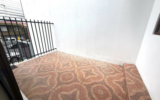 🏡 Casa en Venta en San Francisco de Heredia, Cerca del Hospital Nuevo – Uso Mixto y Amplios Espacios. Cochera para 4 Carros. Código 138629