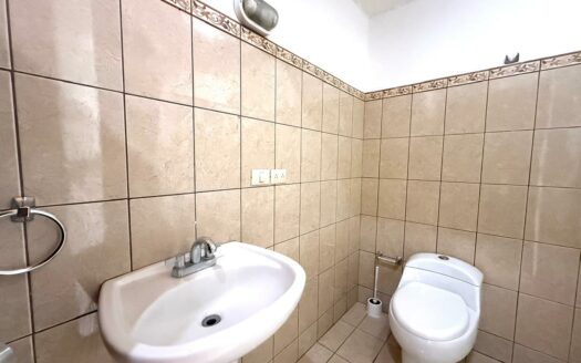 🏡 Casa en Venta en San Francisco de Heredia, Cerca del Hospital Nuevo – Uso Mixto y Amplios Espacios. Cochera para 4 Carros. Código 138629