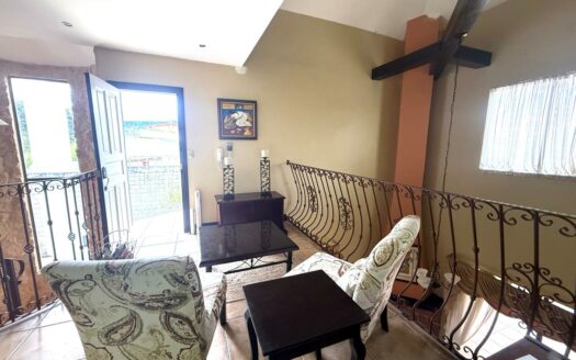 Casa en Venta en San Isidro de Heredia, con Amplio Jardín y Vista  Panorámica a la Naturaleza. Código 139426