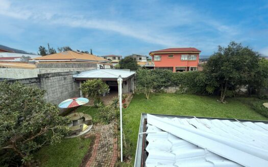 Casa en Venta en San Isidro de Heredia, con Amplio Jardín y Vista  Panorámica a la Naturaleza. Código 139426