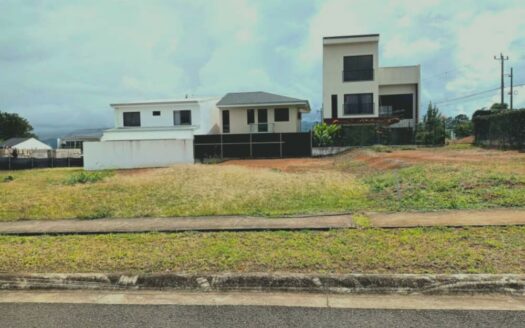 Venta de lote con alta plusvalía en Exclusivo Condominio, Paraíso de Cartago.